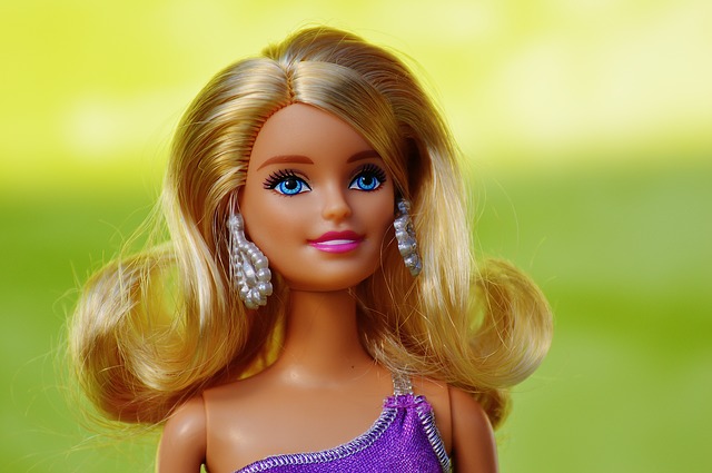 „Hi I’m Barbara Millicent Roberts. You can call me Barbie.“